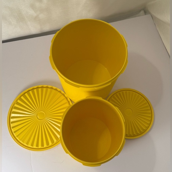 vintage tupperware canister set yellow preowned 4 Pieces 2 Canisters - Picture 5 of 6